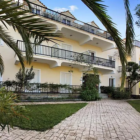 Apartment Dolphin 4 *